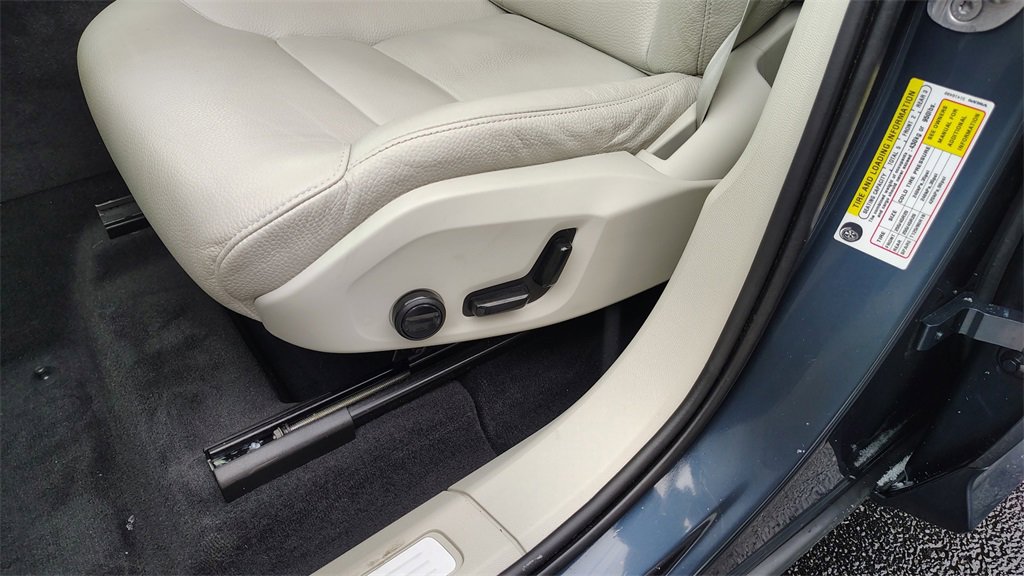 Certified 2023 Volvo XC60 B5 Plus w/ Climate Package image 11