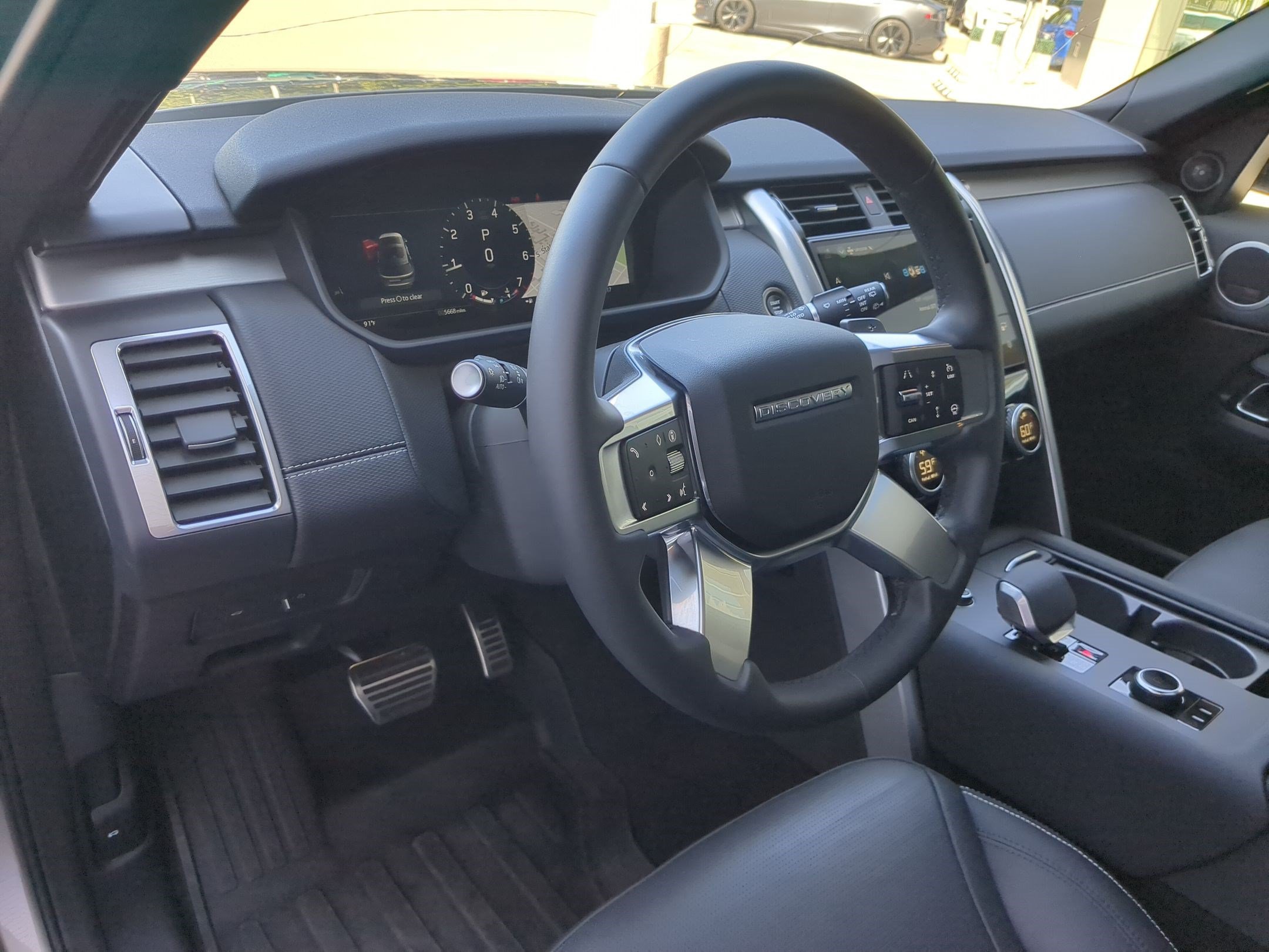 Used 2026 Land Rover Discovery Dynamic SE AWD/4WD image 16