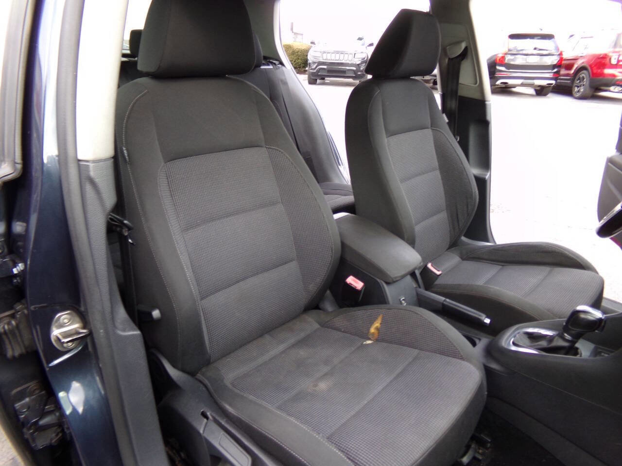 Used 2013 Volkswagen Golf TDI image 24