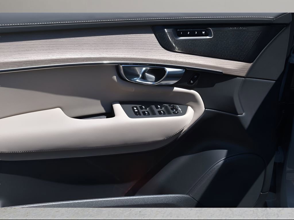 Certified 2025 Volvo XC90 T8 Plus w/ Protection Package Premier image 35