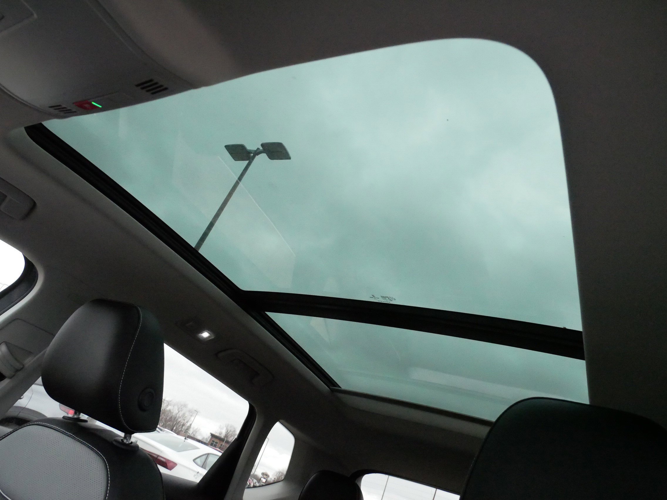 Used 2023 Volkswagen Taos SEL image 33