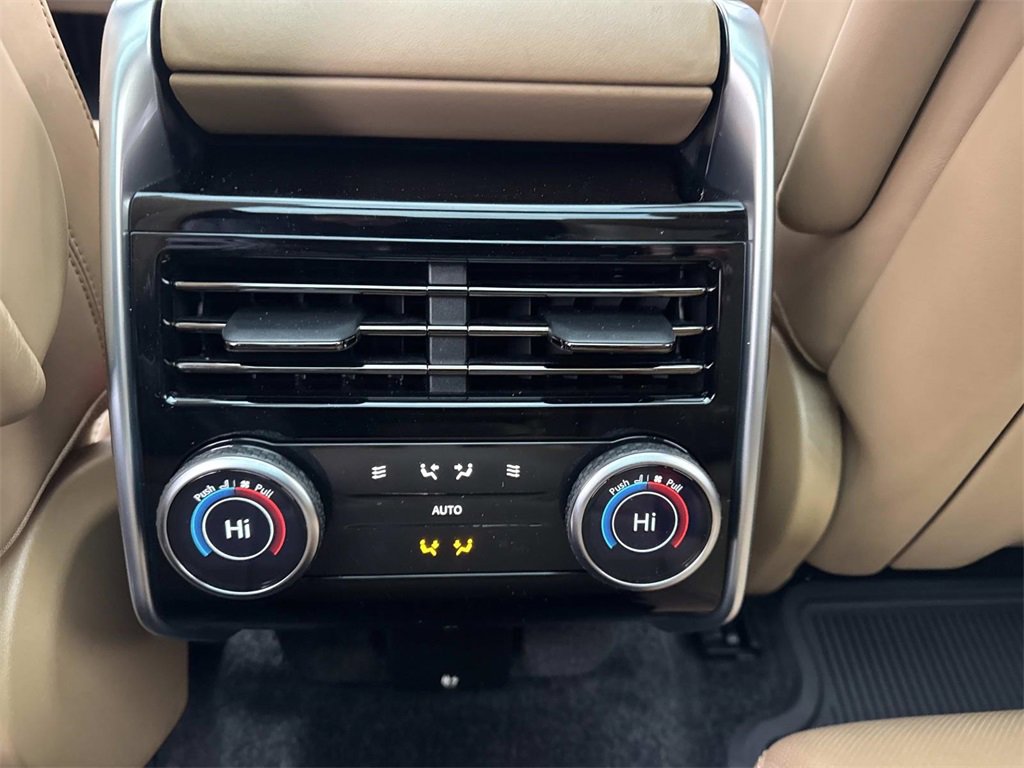 Used 2024 Land Rover Range Rover Long Wheelbase SE image 14