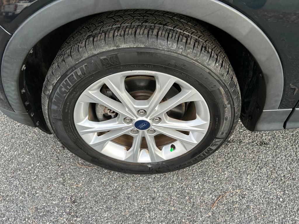 Used 2018 Ford Escape SE w/ SE Sync 3 Package image 12