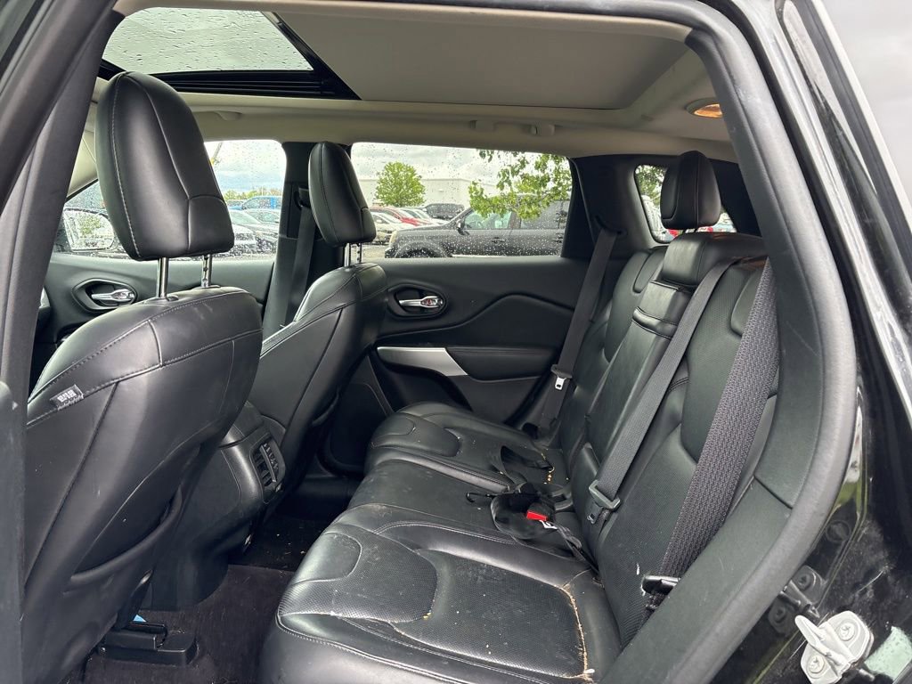 Used 2016 Jeep Cherokee Overland AWD/4WD image 15