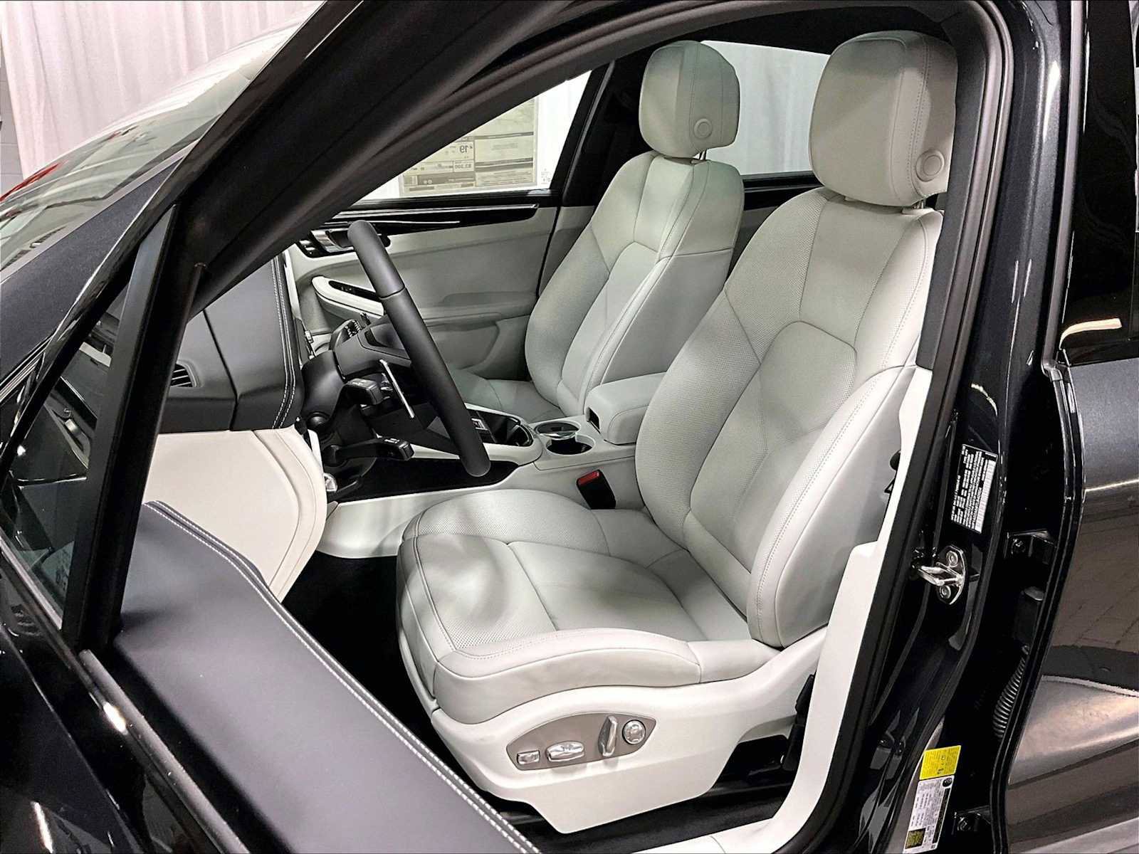 Used 2026 Porsche Macan S image 8