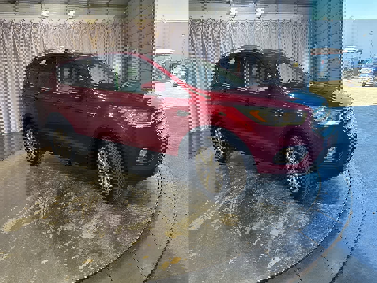 Used 2017 Ford Escape Titanium image 2