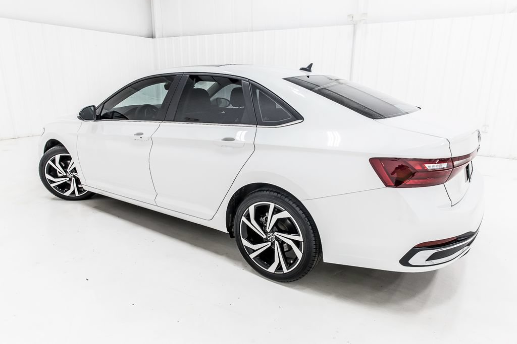 Used 2025 Volkswagen Jetta SEL FWD image 5