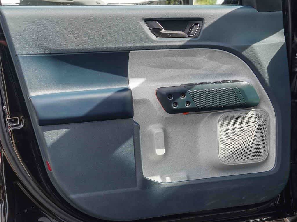 Used 2023 Ford Maverick XLT image 19