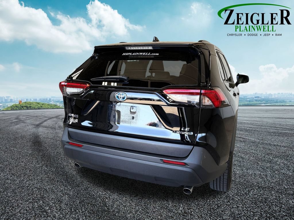 Used 2023 Toyota RAV4 LE AWD/4WD image 5
