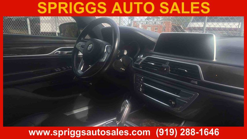Used 2019 BMW 750i w/ Executive Package RWD image 4