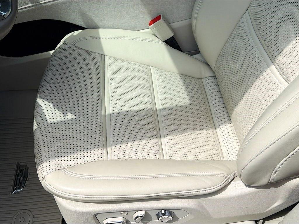 Certified 2024 Cadillac Escalade Sport Platinum w/ LPO, ONYX Package image 26