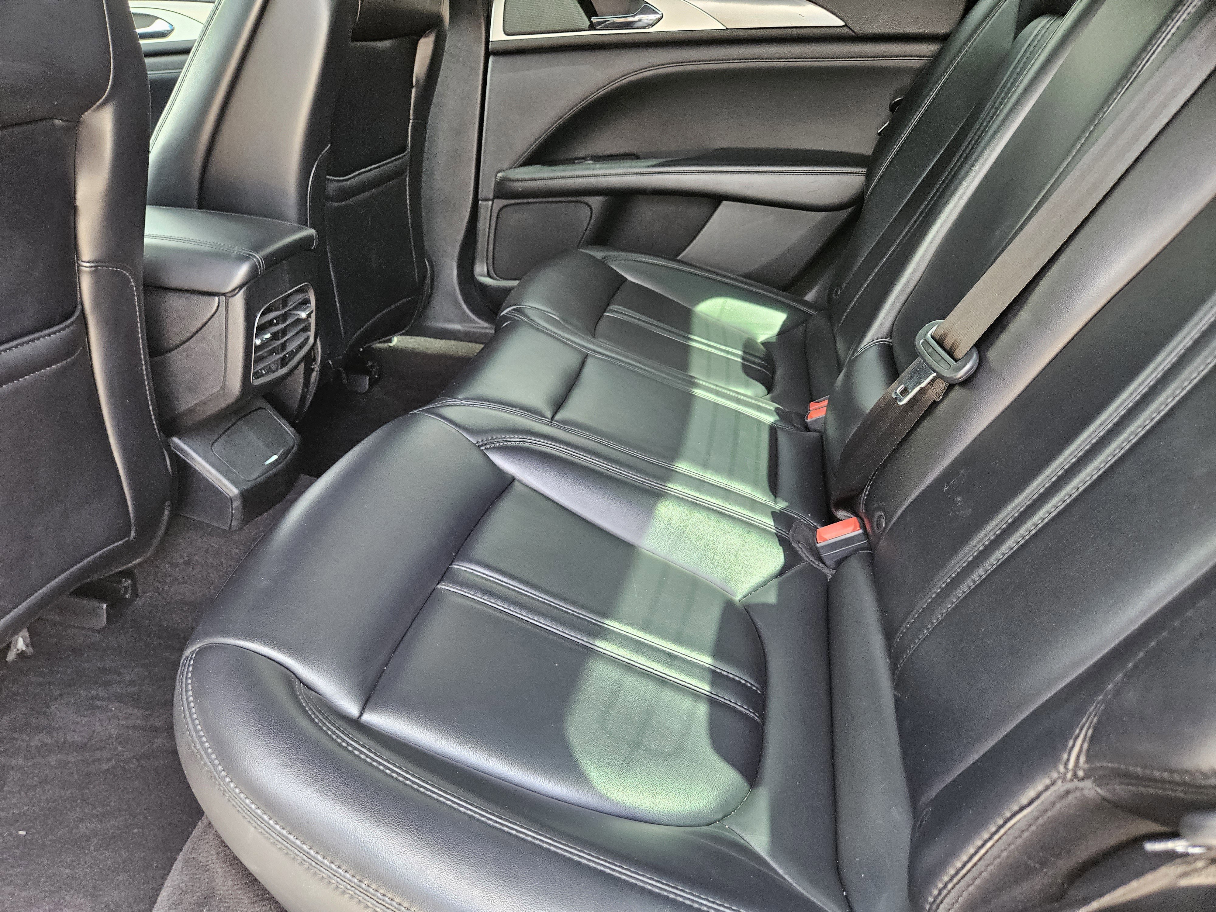 Used 2020 Lincoln MKZ w/ Convenience Package image 21