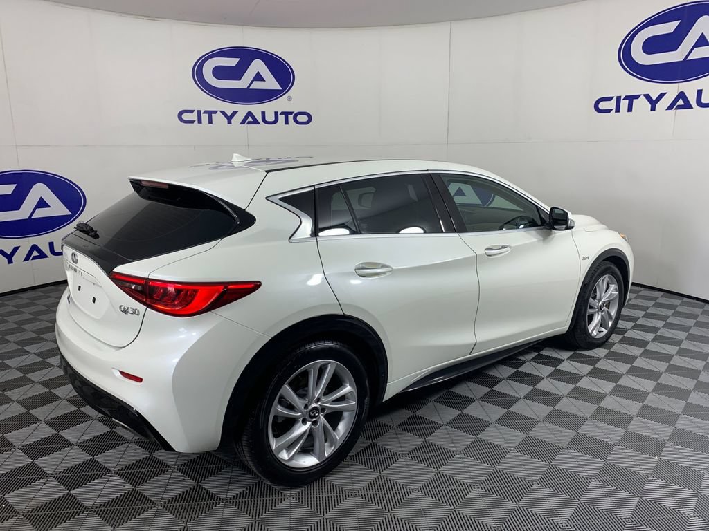Used 2017 INFINITI QX30 w/ Cargo Package FWD image 3