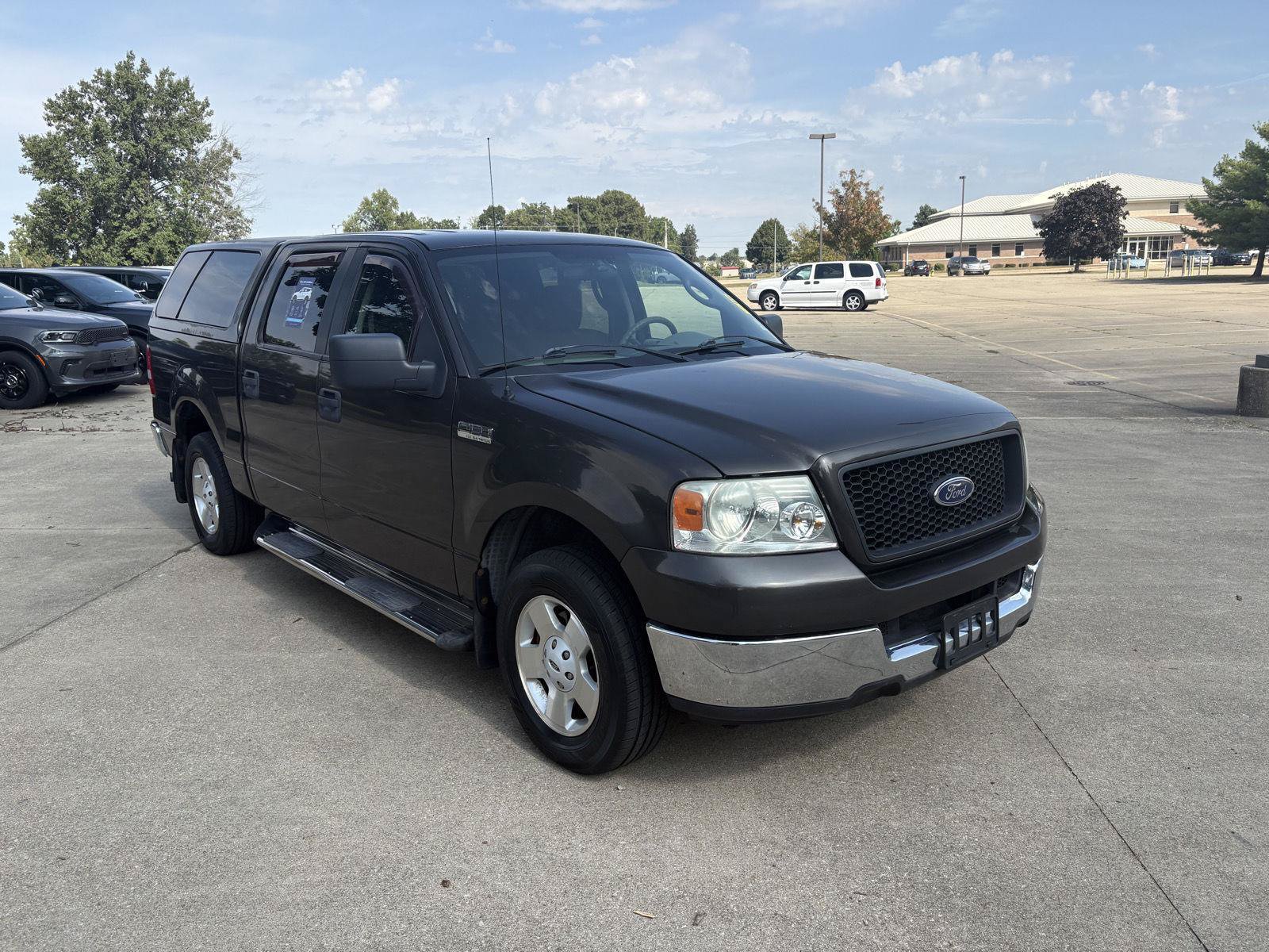 Used 2005 Ford F150 Lariat RWD image 2