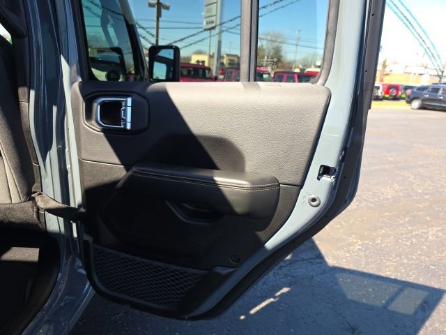 Used 2025 Jeep Wrangler Unlimited Sahara w/ Safety Group AWD/4WD image 42