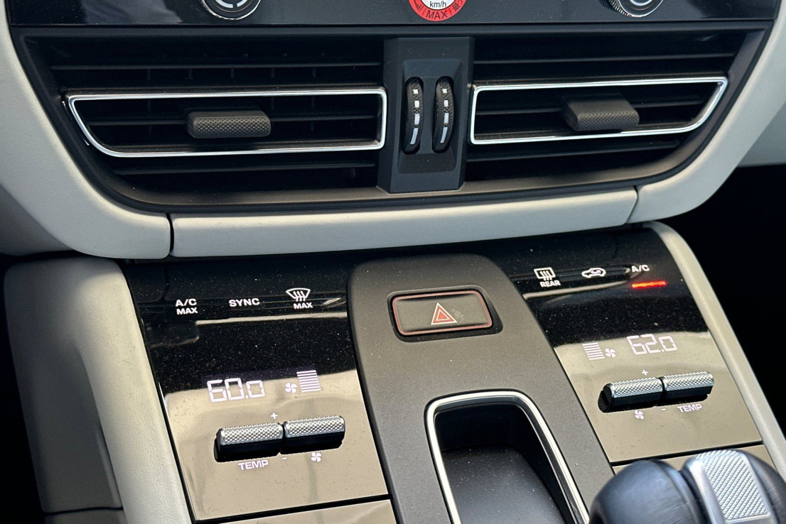 Certified 2023 Porsche Macan AWD/4WD image 21