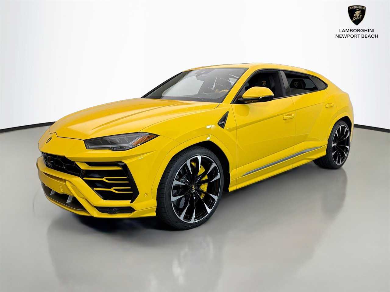 Used 2022 Lamborghini Urus AWD/4WD image 3