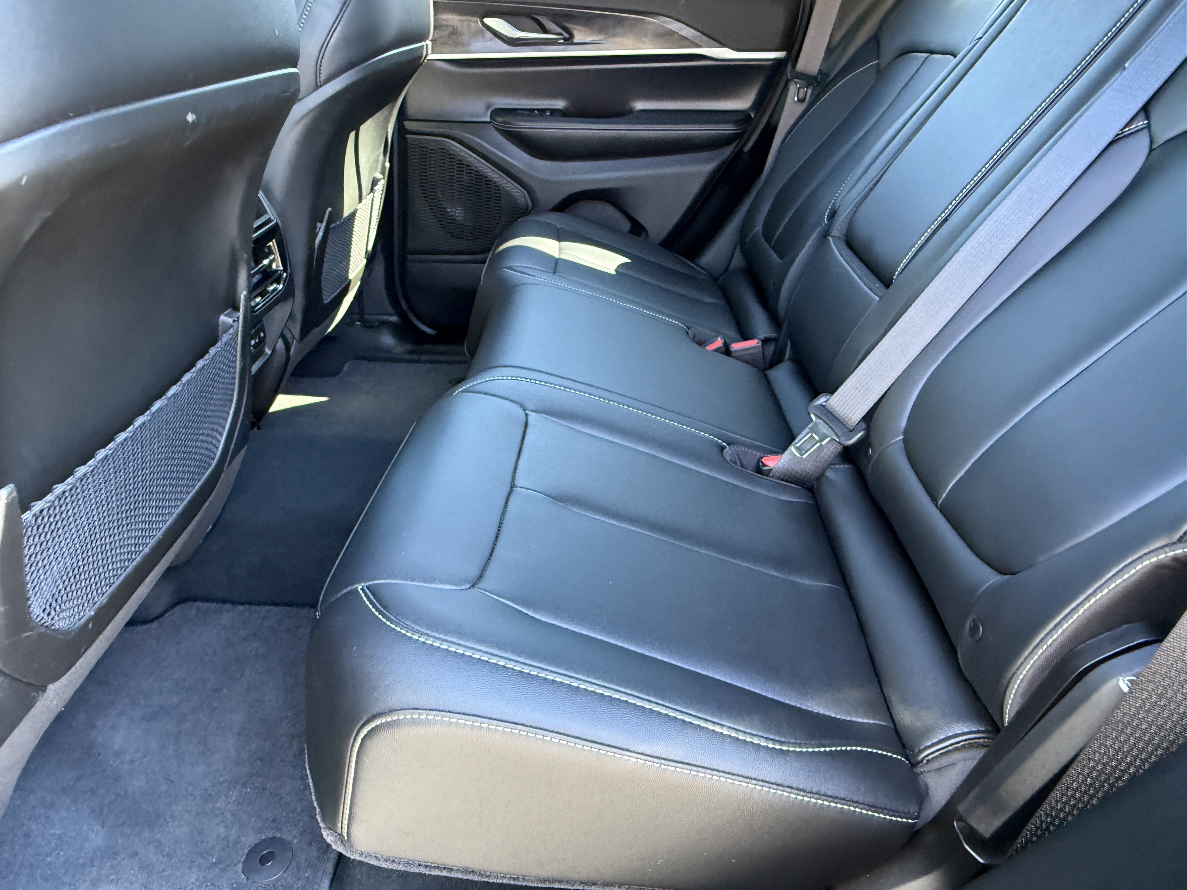 Used 2025 Jeep Grand Cherokee Limited RWD image 16