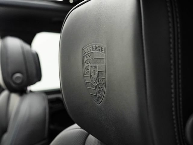 Certified 2026 Porsche Macan AWD/4WD image 9