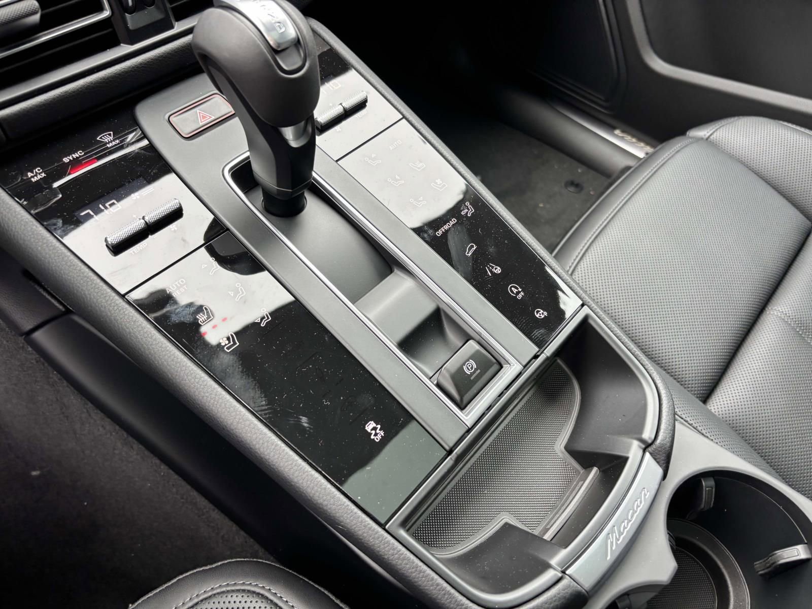 New 2026 Porsche Macan AWD/4WD image 34