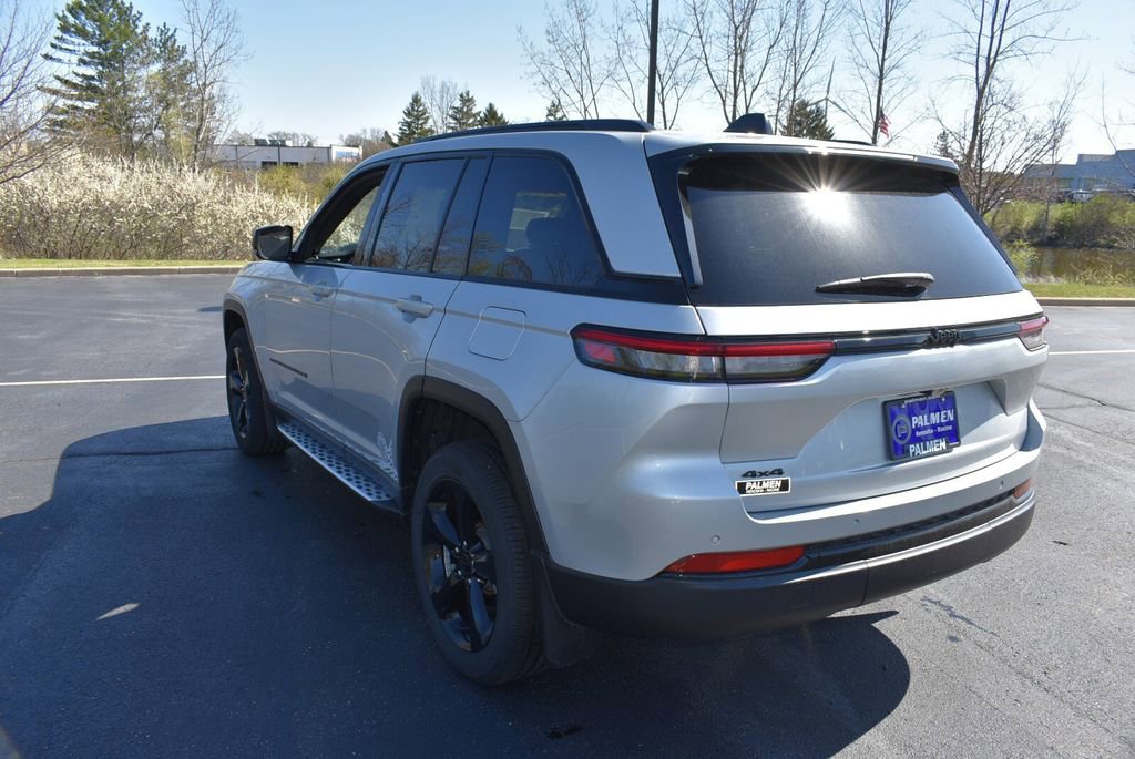 Used 2024 Jeep Grand Cherokee Altitude image 7
