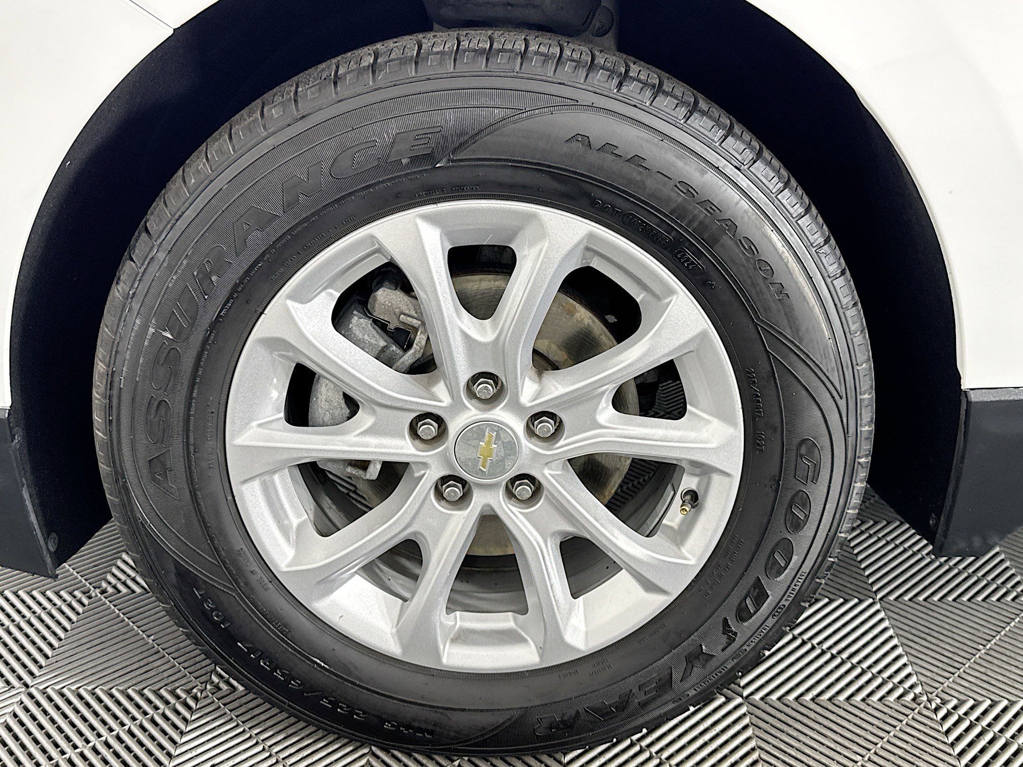 Used 2020 Chevrolet Equinox LT FWD image 37