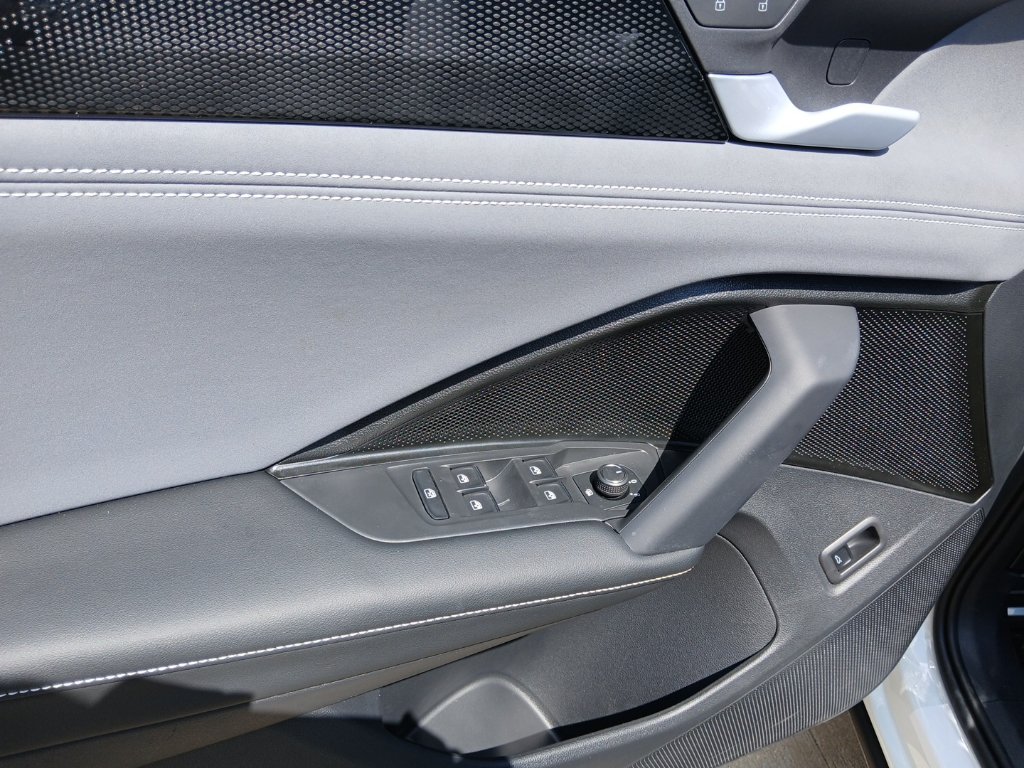New 2026 Volkswagen Tiguan SE R-Line FWD image 10