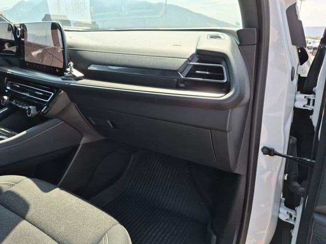 Used 2025 Chevrolet Traverse LT w/ Driver Confidence Package AWD/4WD image 33