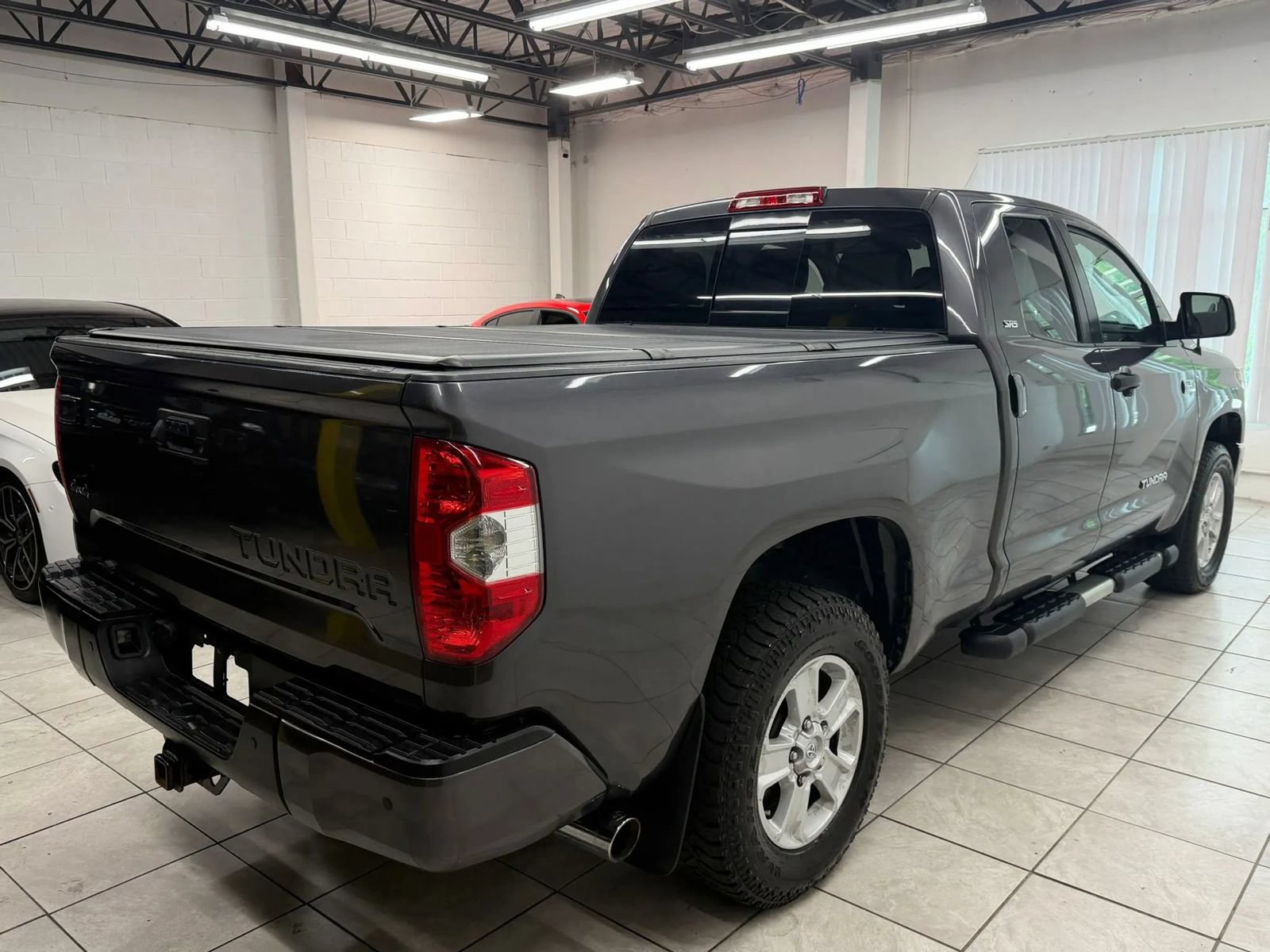 Used 2018 Toyota Tundra SR5 w/ SR5 Upgrade Package AWD/4WD image 9