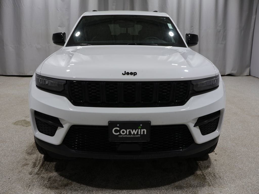 Used 2023 Jeep Grand Cherokee Altitude image 9