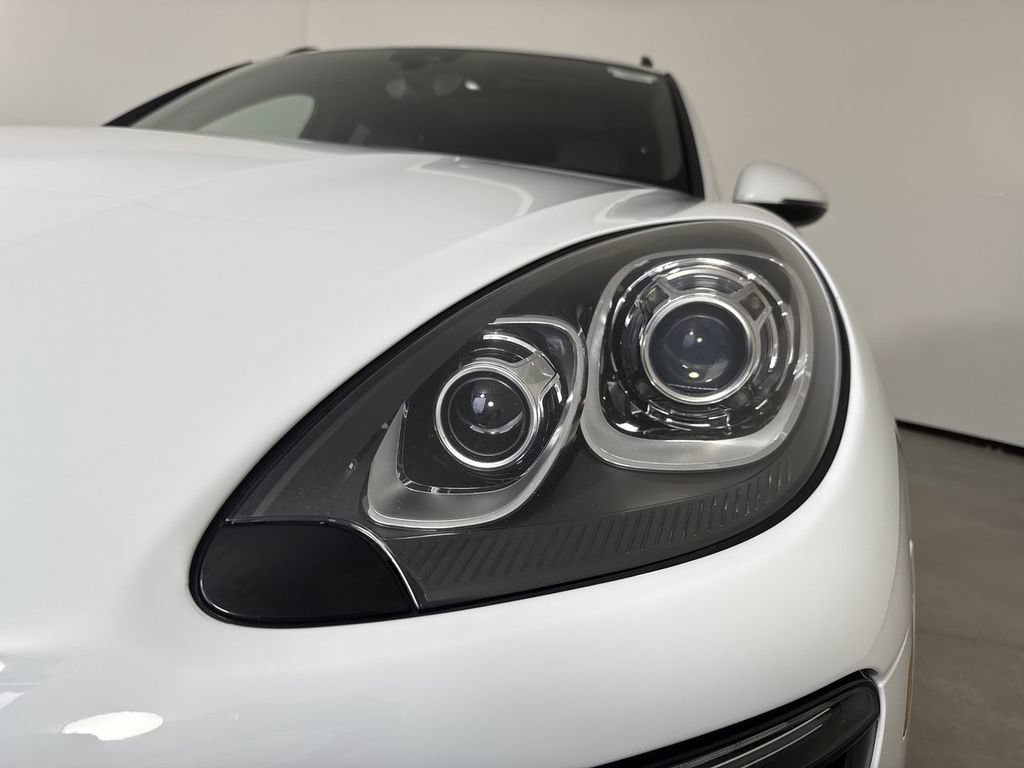Certified 2017 Porsche Macan AWD/4WD image 11