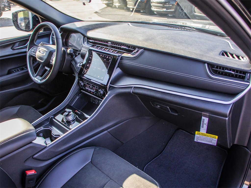 Used 2025 Jeep Grand Cherokee L Altitude image 16