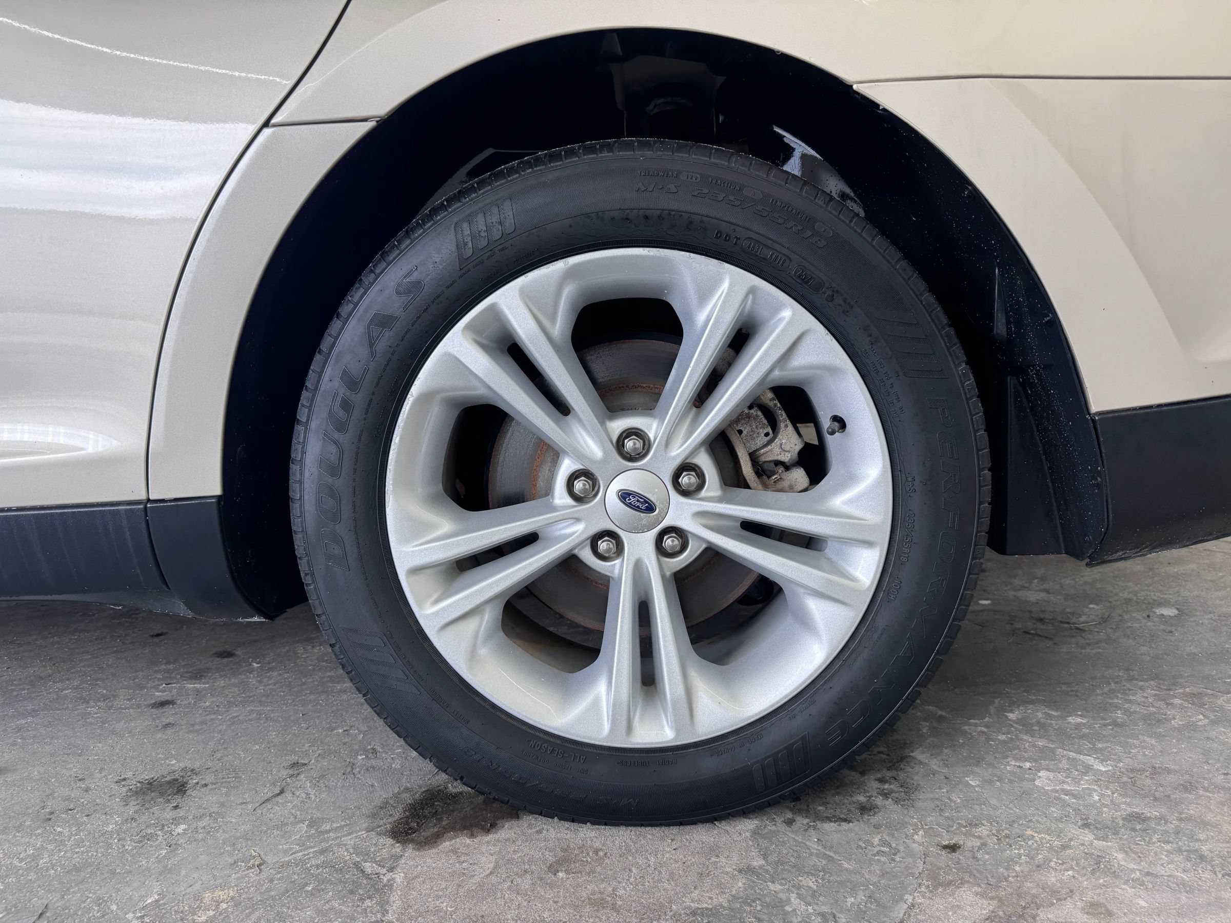 Used 2018 Ford Taurus SEL FWD image 14