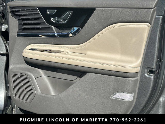 Used 2022 Lincoln Corsair FWD w/ Premium Package image 32