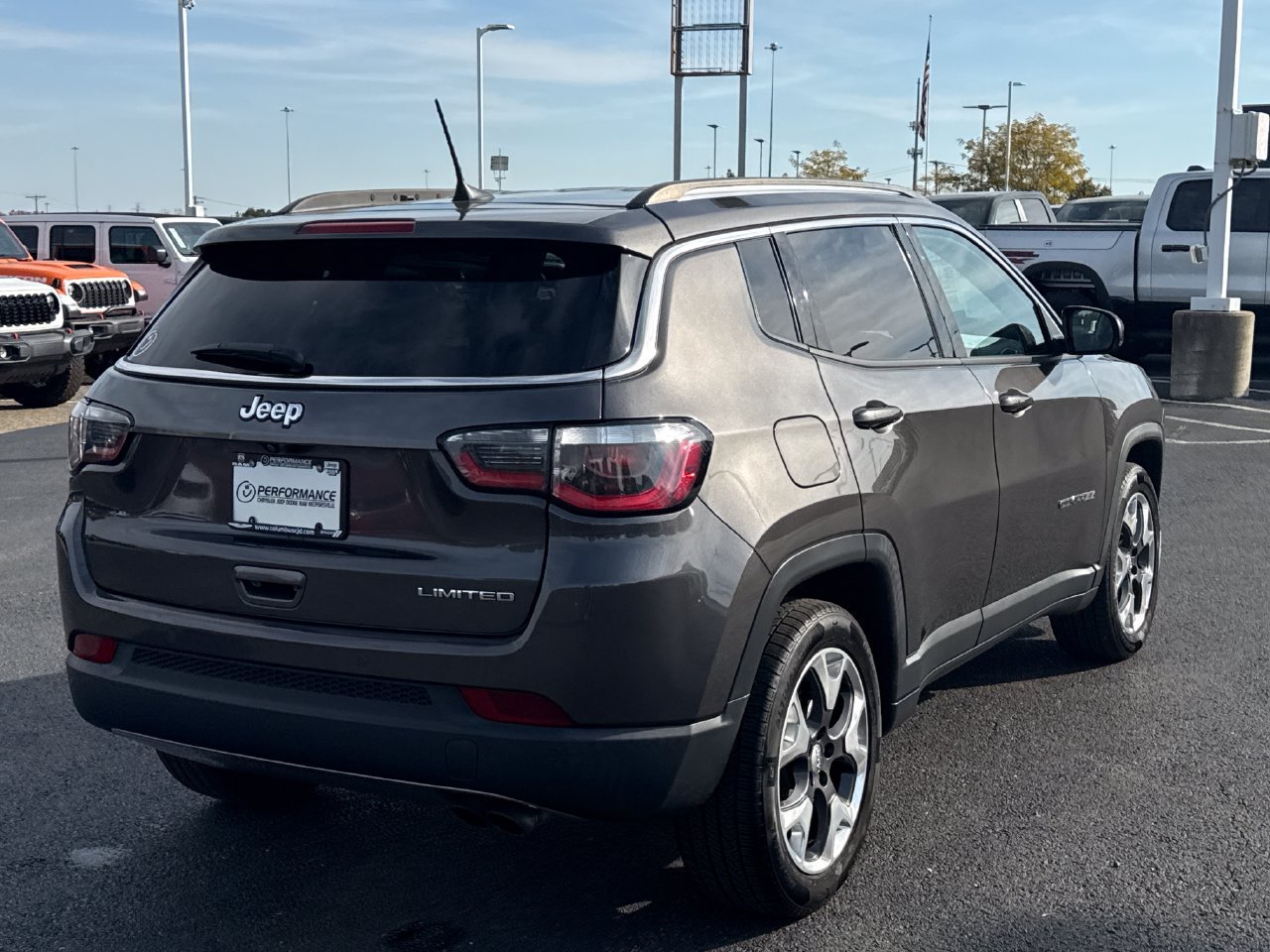 Used 2018 Jeep Compass Limited w/ Navigation Group FWD image 3