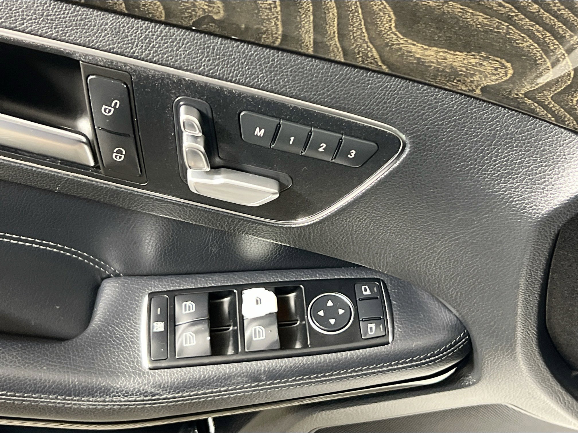 Used 2014 Mercedes-Benz E 350 4MATIC Sedan image 16