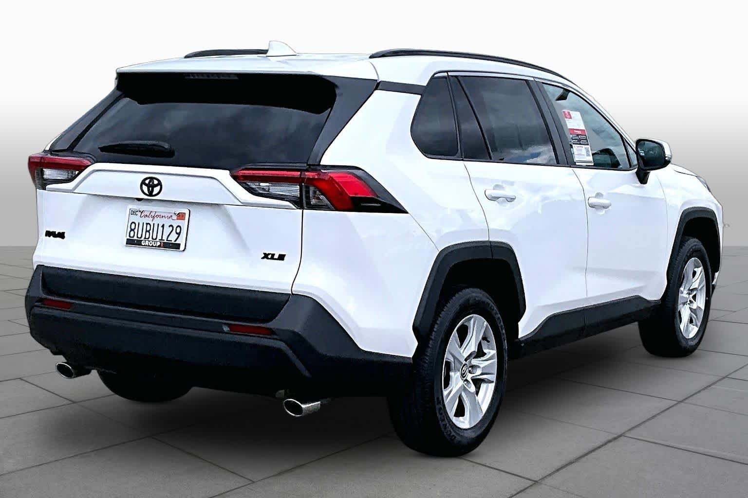 Used 2021 Toyota RAV4 XLE w/ Carpet Mat Package (TMS) FWD image 12