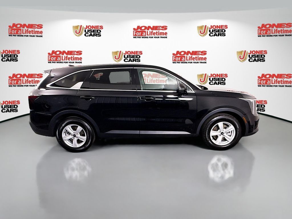 Certified 2025 Kia Sorento LX FWD image 17