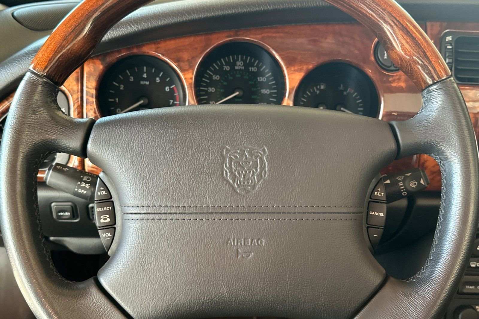 Used 2002 Jaguar XK8 Convertible RWD image 21