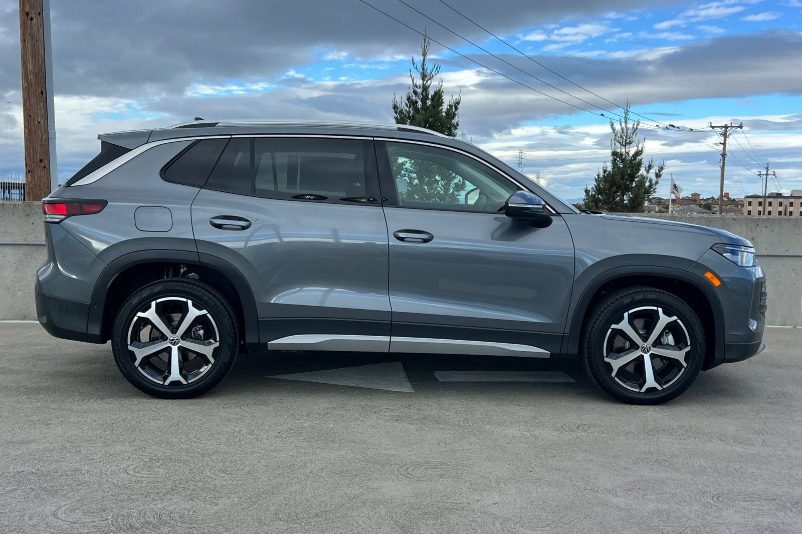 New 2026 Volkswagen Tiguan SE AWD/4WD image 3