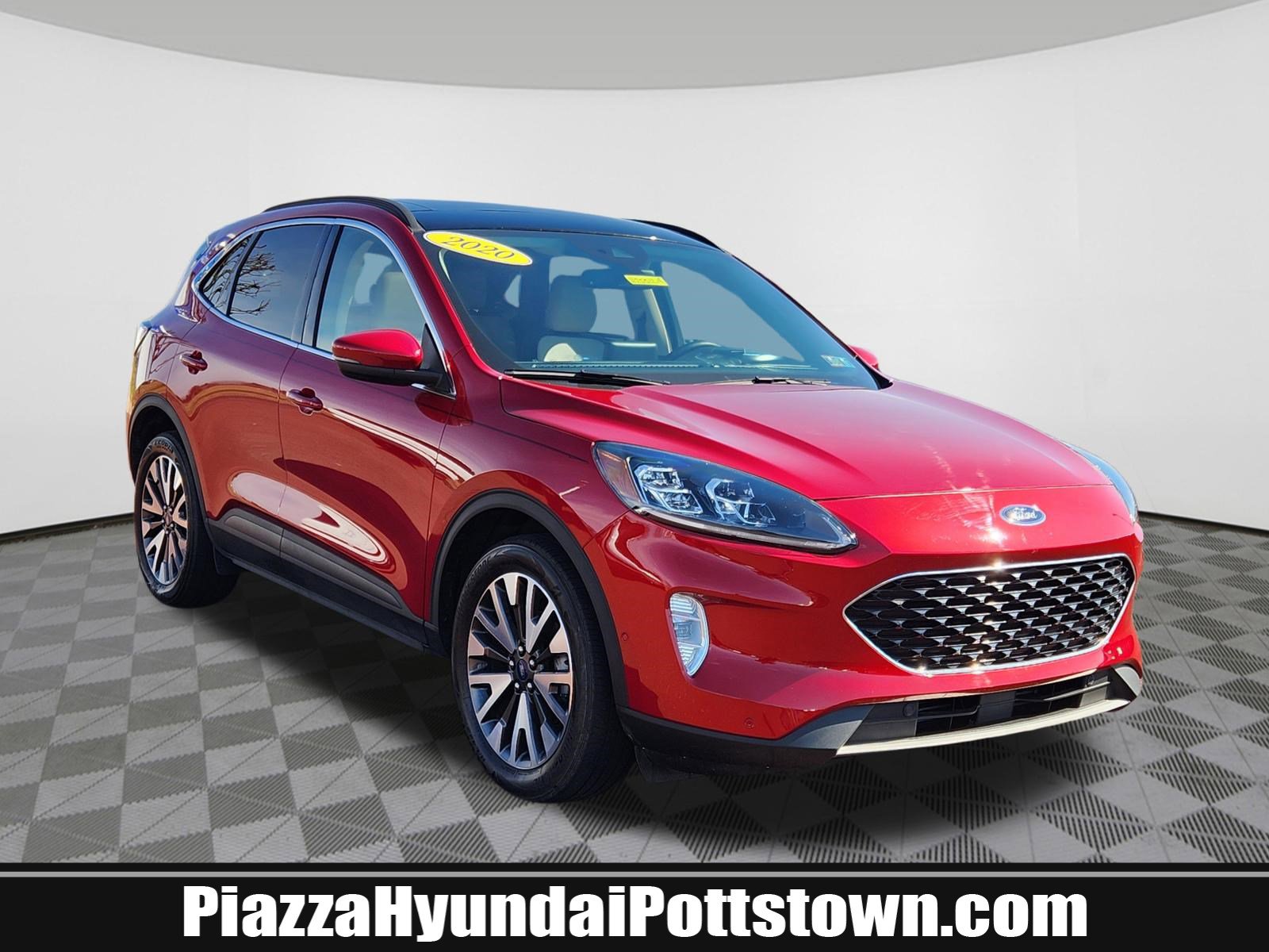 Used 2020 Ford Escape Titanium image 1