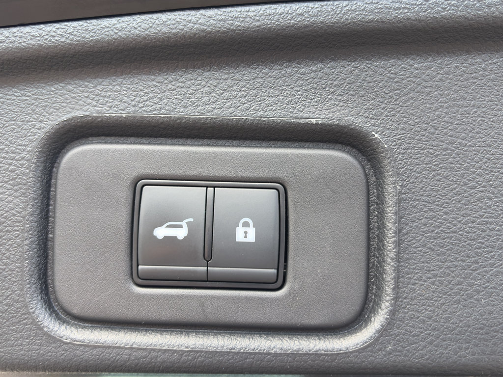 Used 2025 Nissan Pathfinder SV AWD/4WD image 35