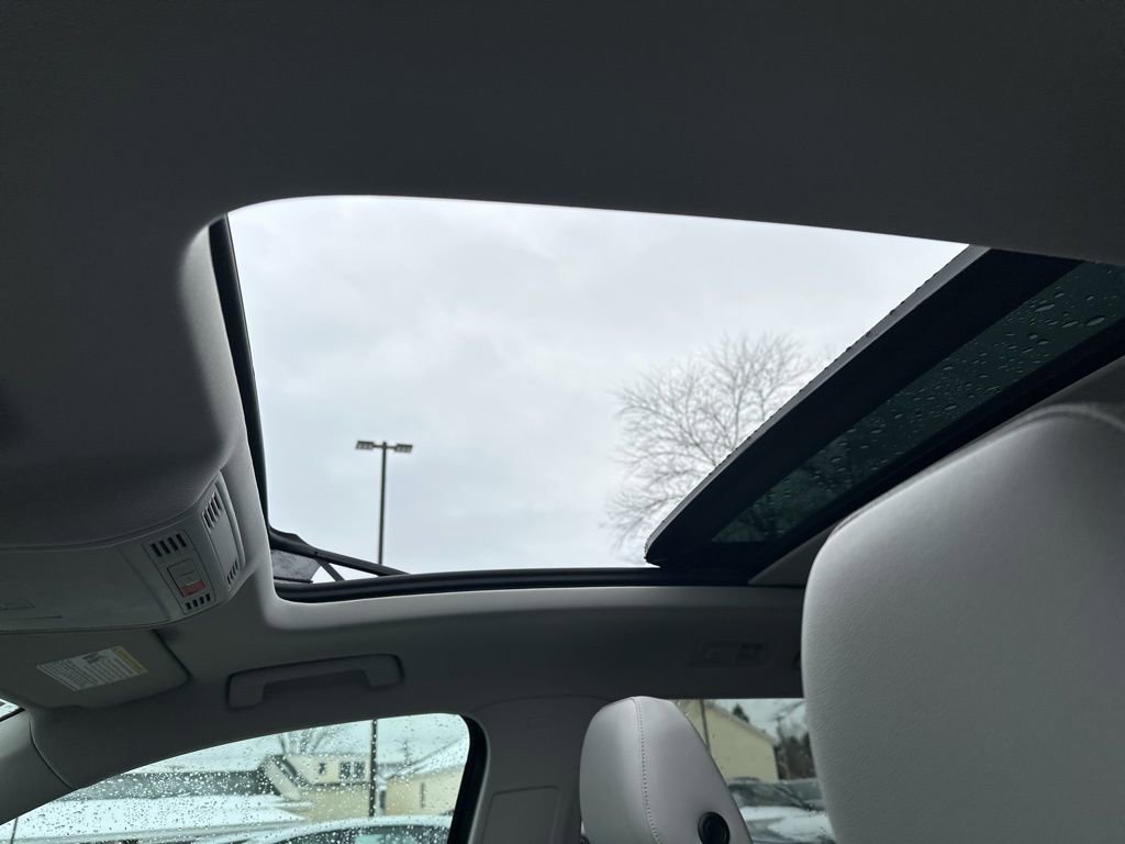 New 2026 Volkswagen Taos SE image 22