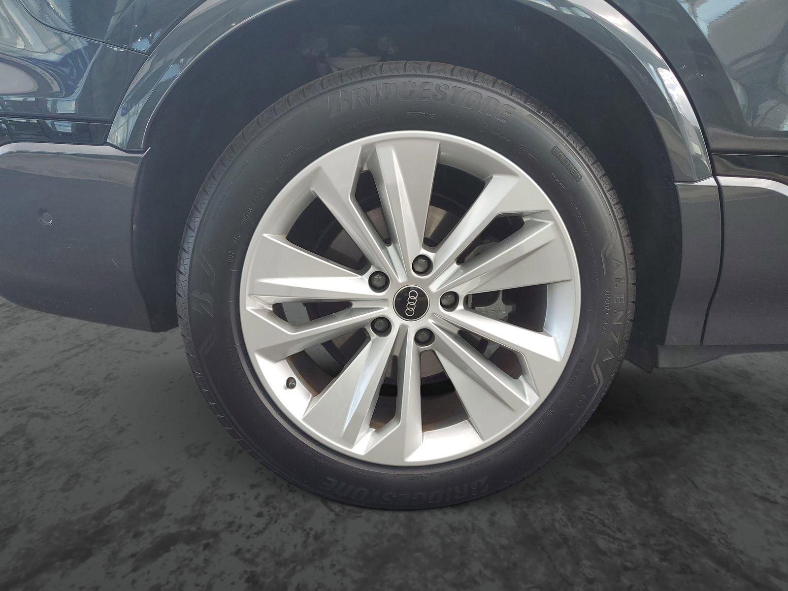 Used 2025 Audi Q6 e-tron Premium w/ Convenience Package RWD image 5