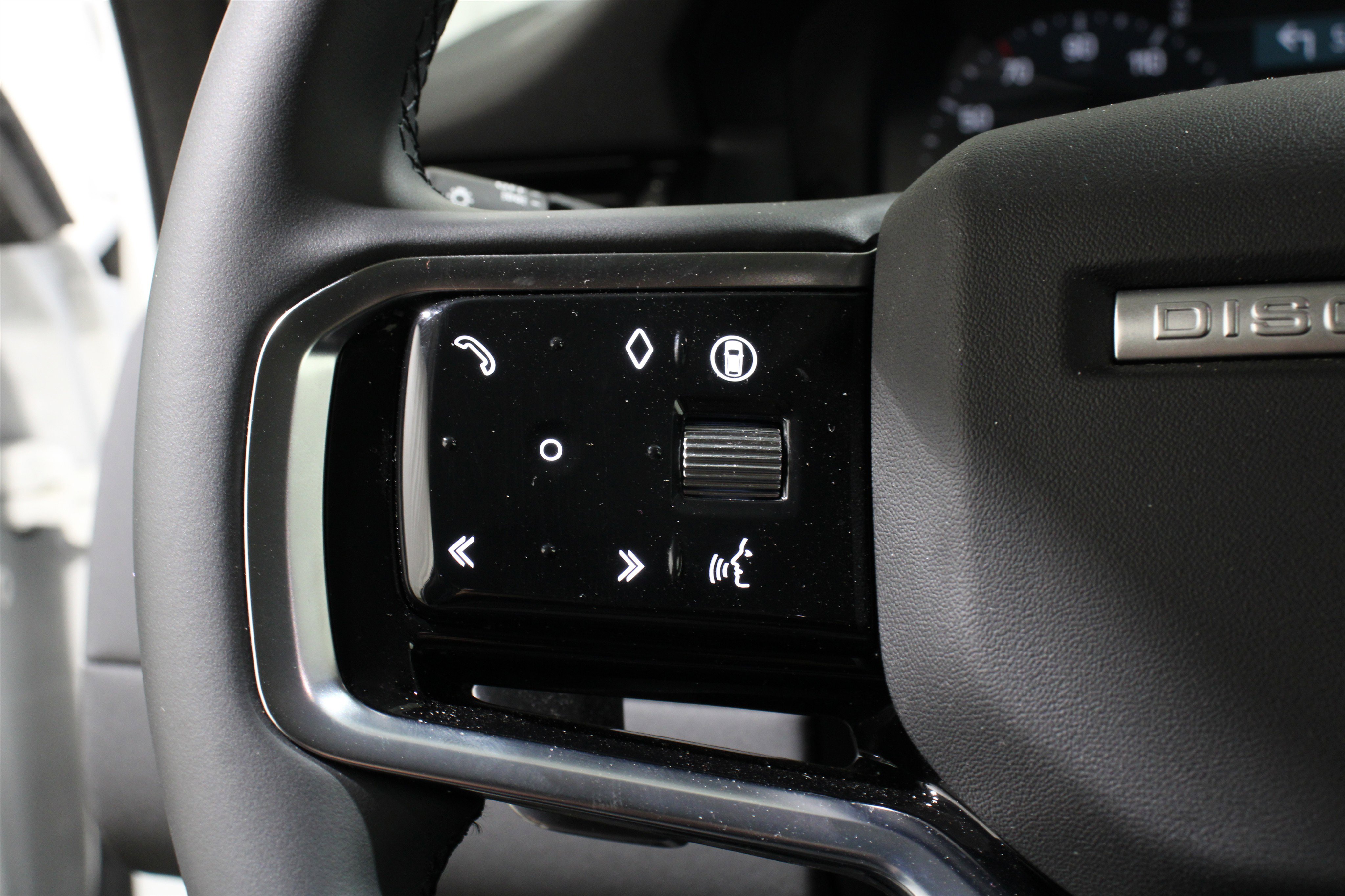 Used 2024 Land Rover Discovery Sport S image 9