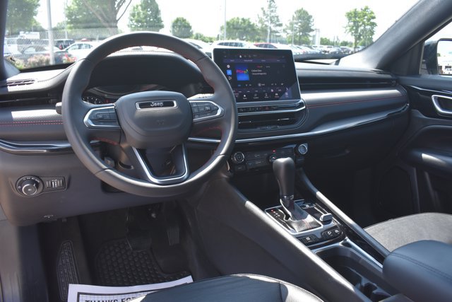 Used 2025 Jeep Compass Trailhawk AWD/4WD image 20