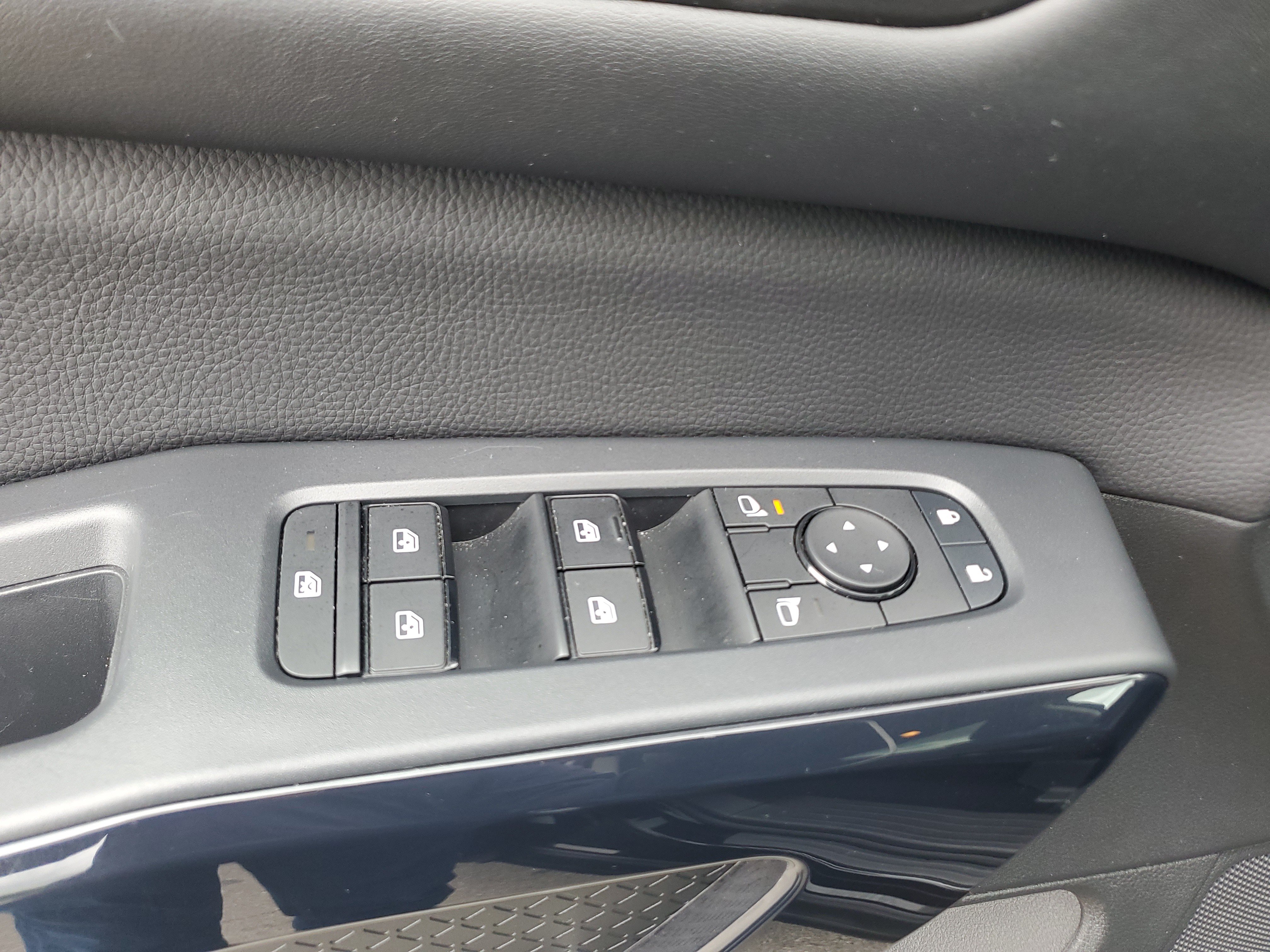 Certified 2025 Nissan Pathfinder SV w/ Black Appearance Package FWD image 28