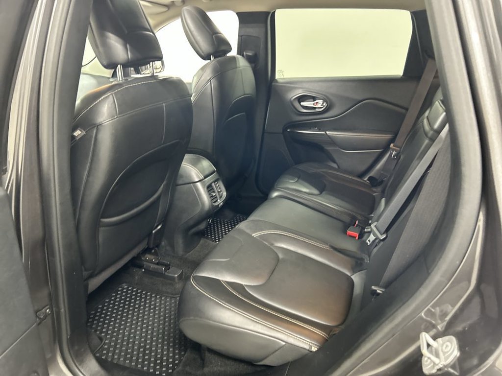 Used 2016 Jeep Cherokee Limited AWD/4WD image 21
