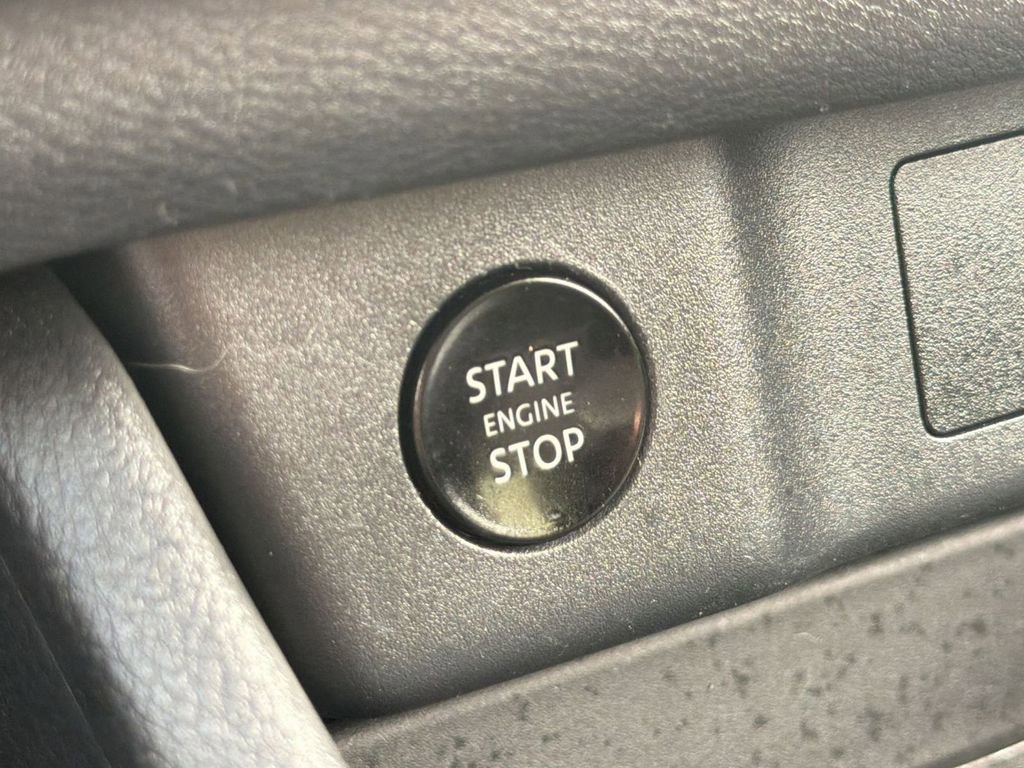 Used 2025 Nissan Rogue SV image 16