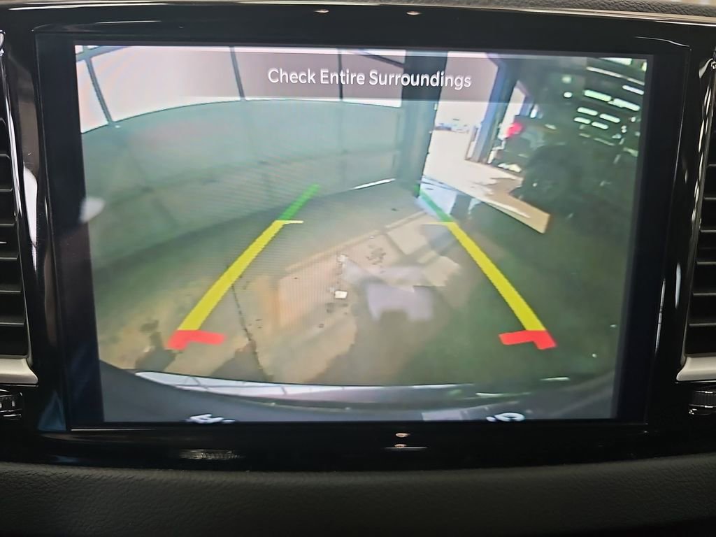 Used 2023 Chrysler Pacifica Touring-L FWD image 22